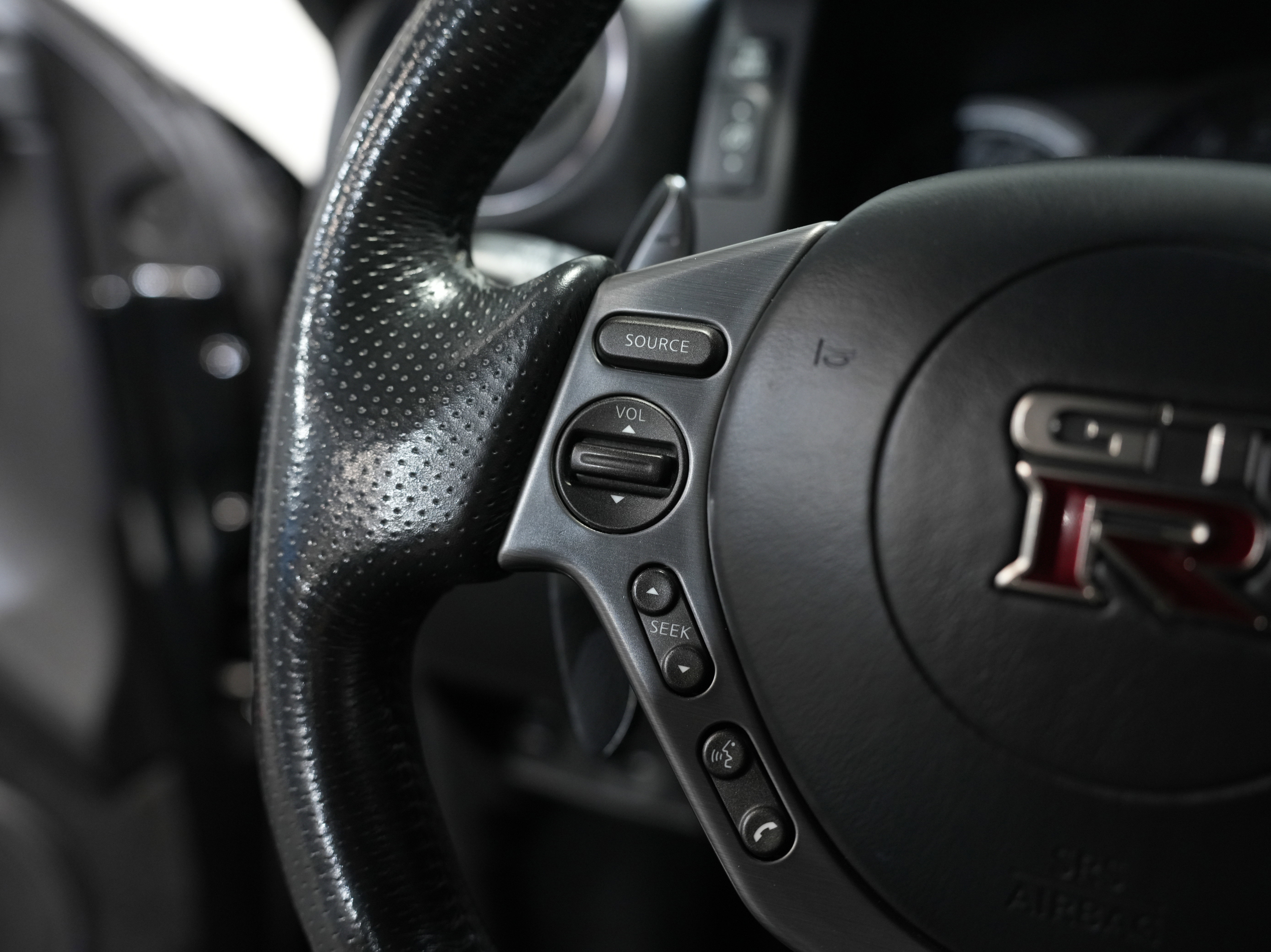 Used 2015 Nissan GT-R Premium image 37