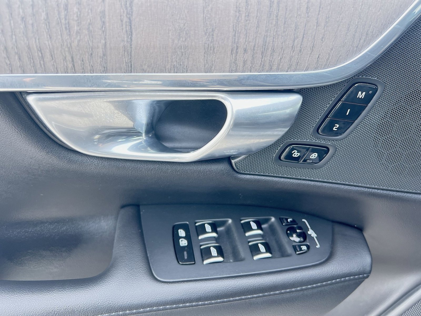 Used 2023 Volvo S90 B6 Plus image 15