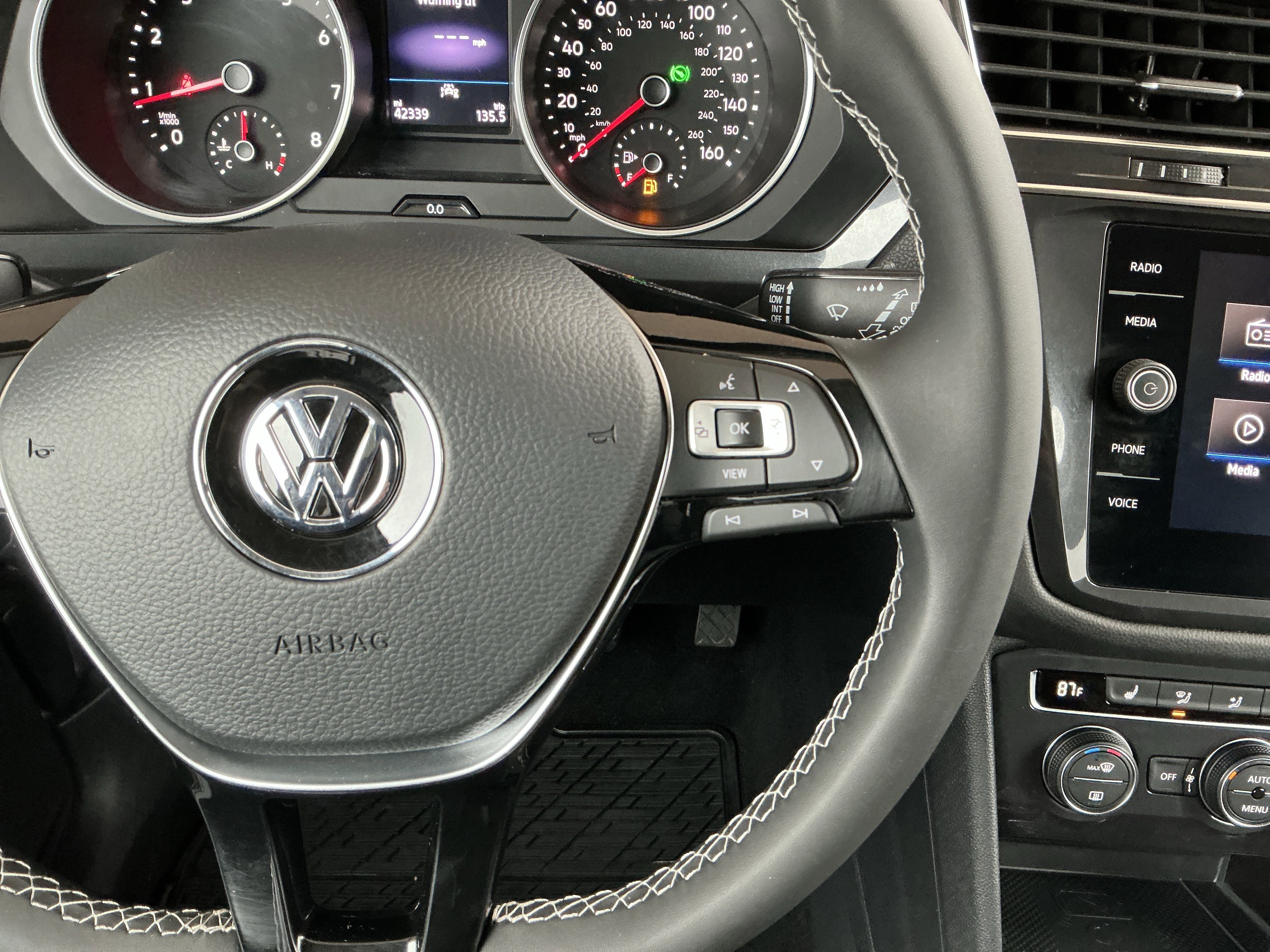 Used 2021 Volkswagen Tiguan SE w/ Panoramic Sunroof Package image 13