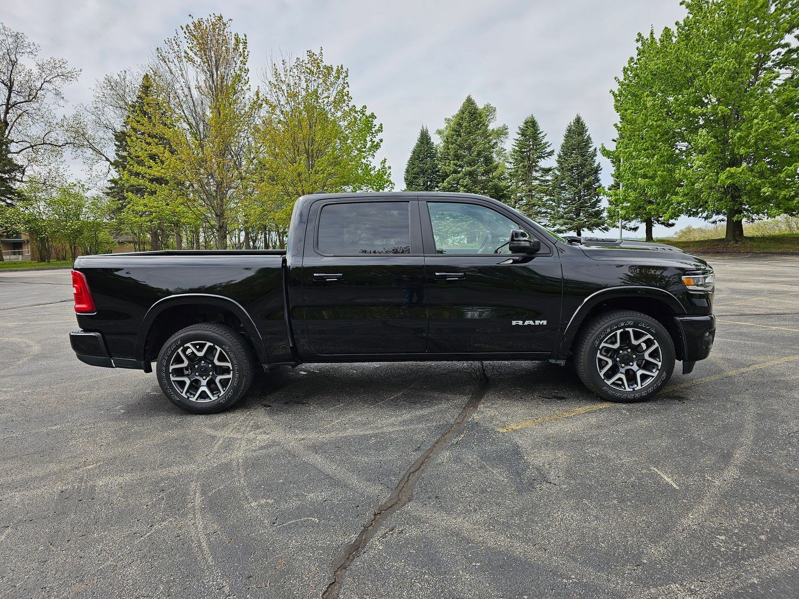 Used 2025 RAM 1500 Laramie w/ Sport Appearance Package AWD/4WD image 7