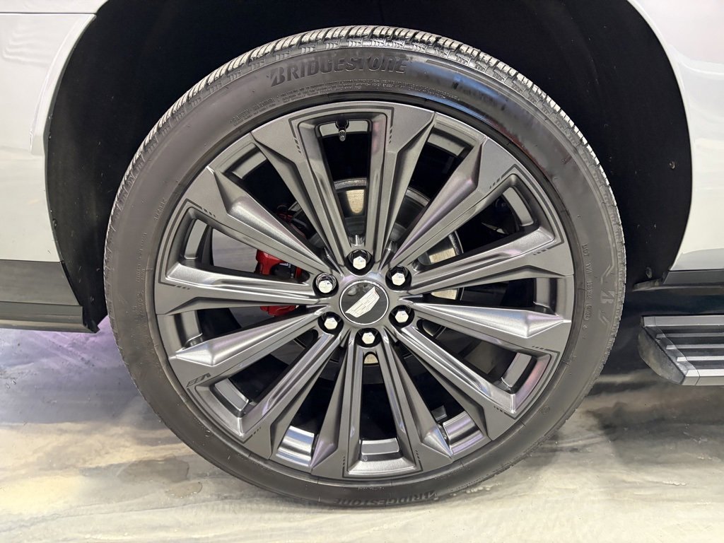 Used 2025 Cadillac Escalade ESV V image 38