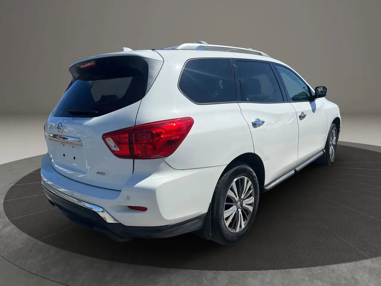 Used 2019 Nissan Pathfinder S image 5