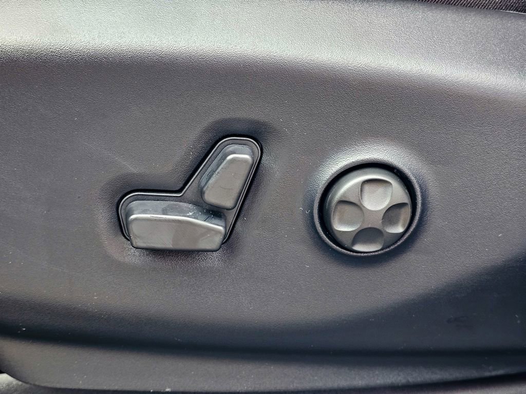 New 2026 Chrysler Pacifica Limited image 17