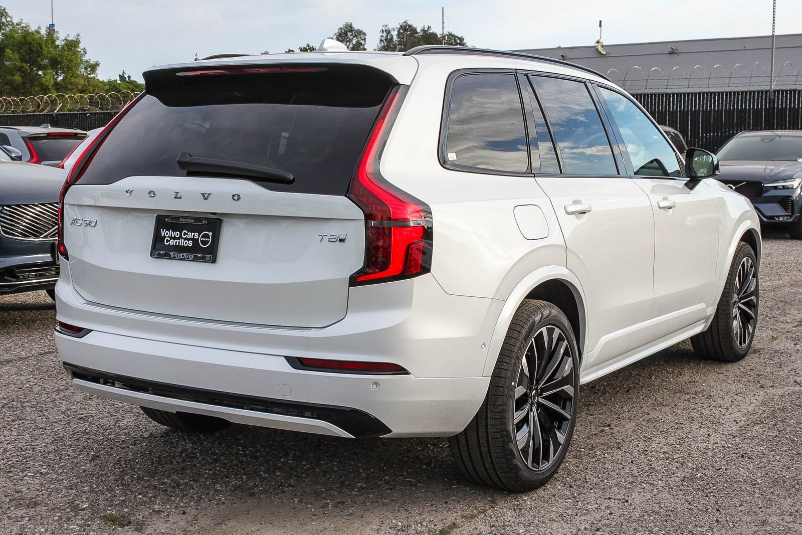 New 2026 Volvo XC90 T8 Ultra w/ Lounge Package image 6