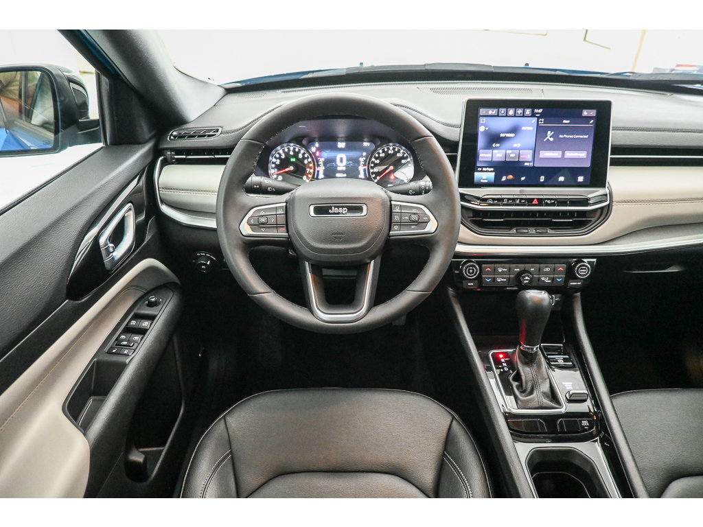 Used 2025 Jeep Compass Limited w/ Sun & Sound Group AWD/4WD image 29