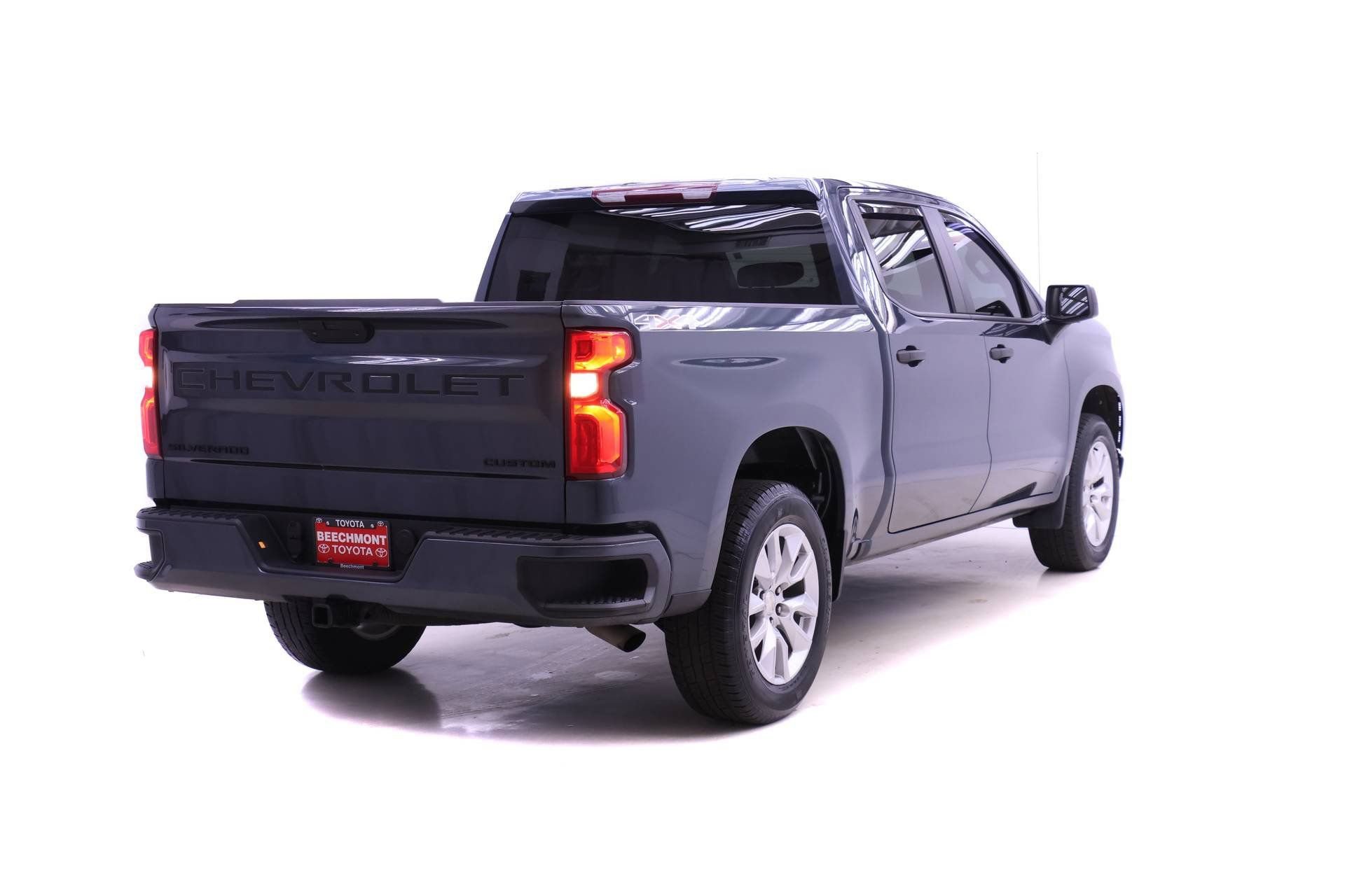 Used 2021 Chevrolet Silverado 1500 Custom w/ LPO, Dark Essentials Package image 2