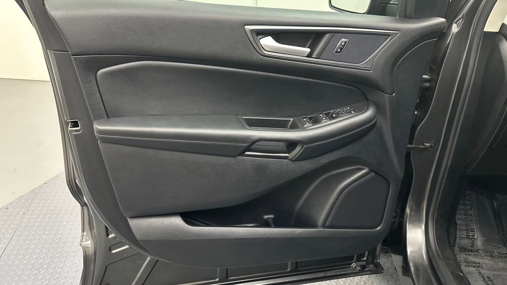 Used 2020 Ford Edge SE AWD/4WD image 16