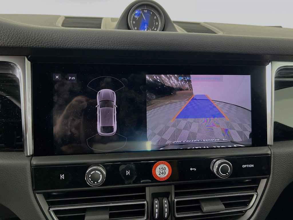Certified 2025 Porsche Macan AWD/4WD image 17