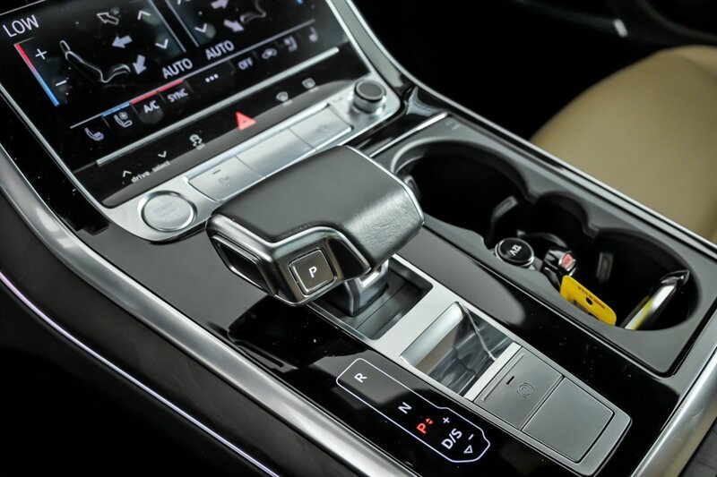 Used 2020 Audi Q8 Prestige AWD/4WD image 31
