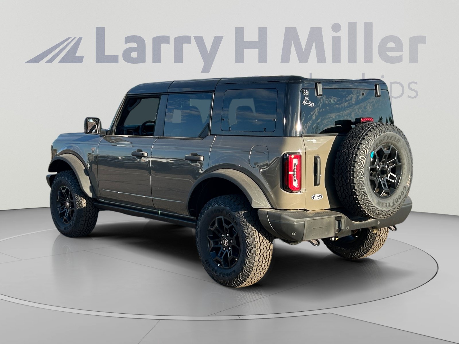 New 2026 Ford Bronco Badlands AWD/4WD image 3