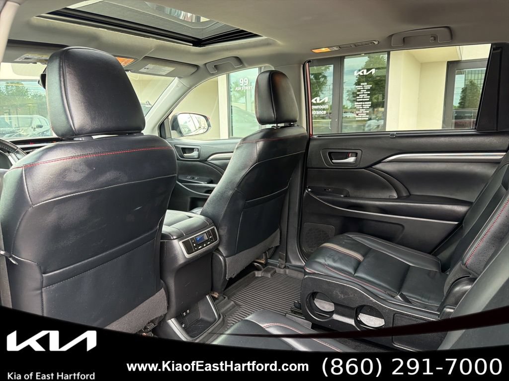 Used 2019 Toyota Highlander SE AWD/4WD image 20