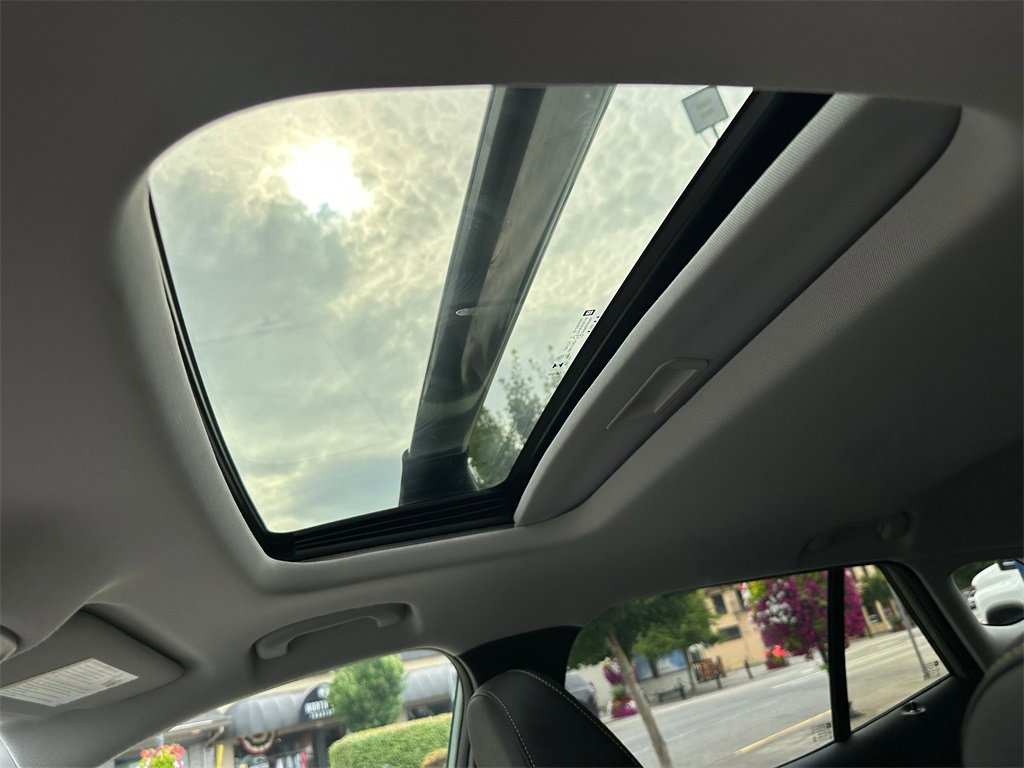 New 2025 Chevrolet Trax ACTIV w/ Sunroof Package image 24