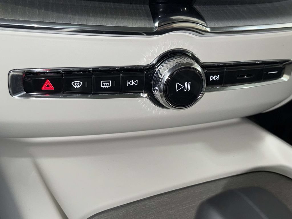 Used 2025 Volvo XC60 T8 Plus w/ Protection Package Premier AWD/4WD image 25