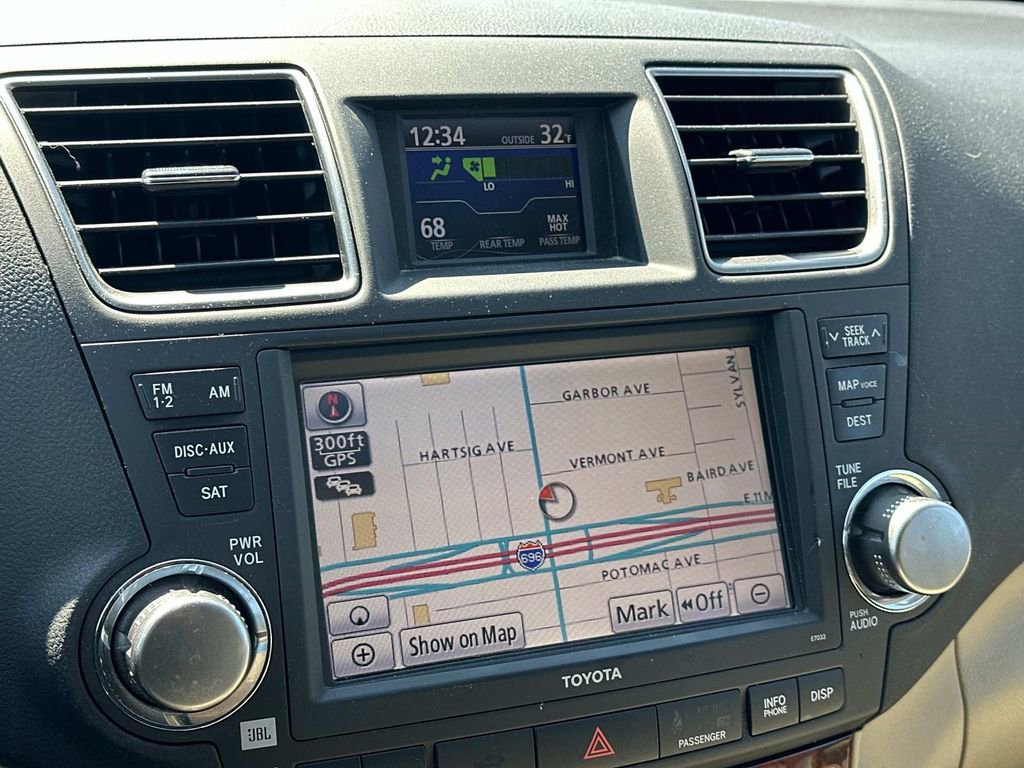 Used 2011 Toyota Highlander Limited w/ Tow Pkg image 32