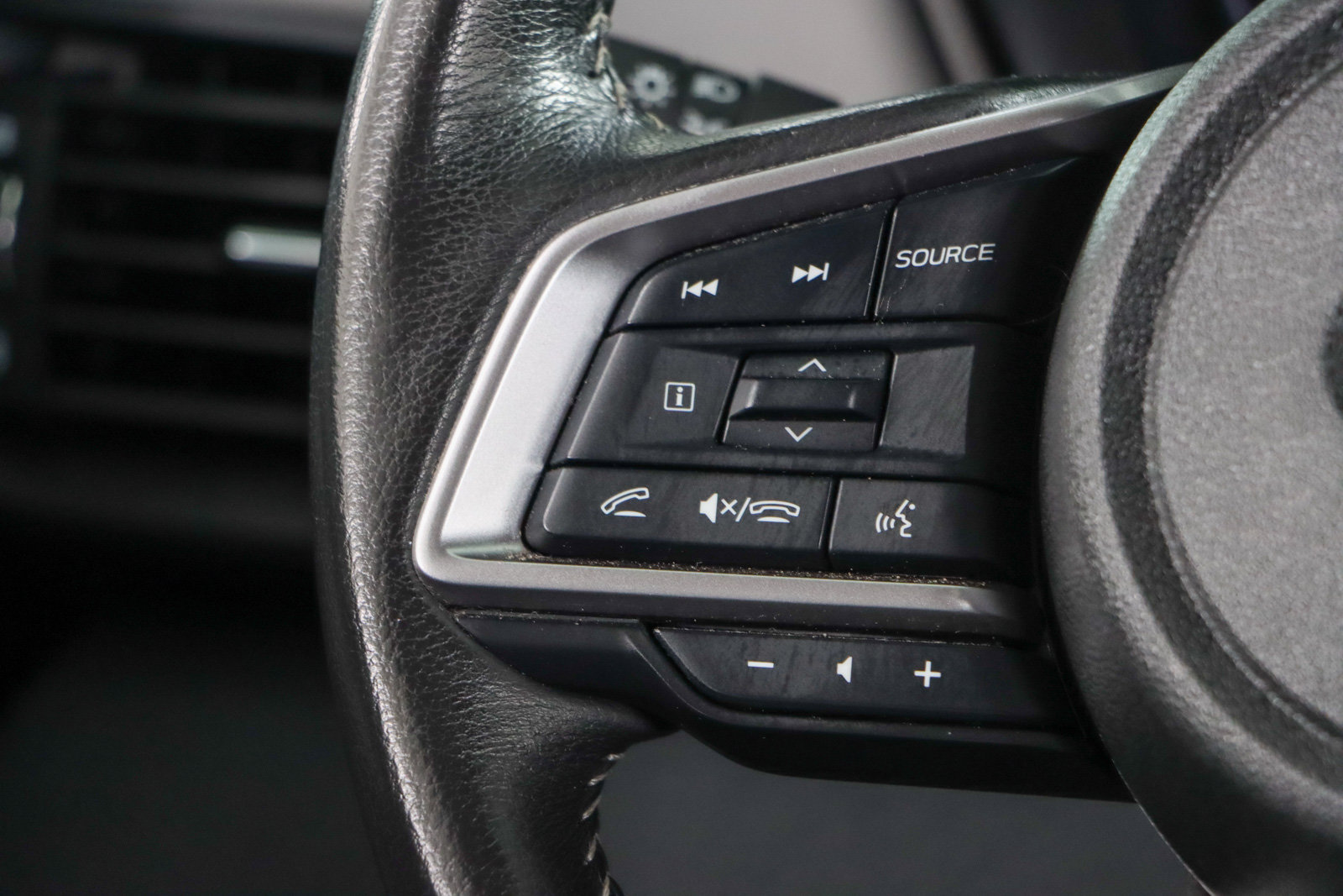 Used 2024 Subaru Outback Premium AWD/4WD image 13