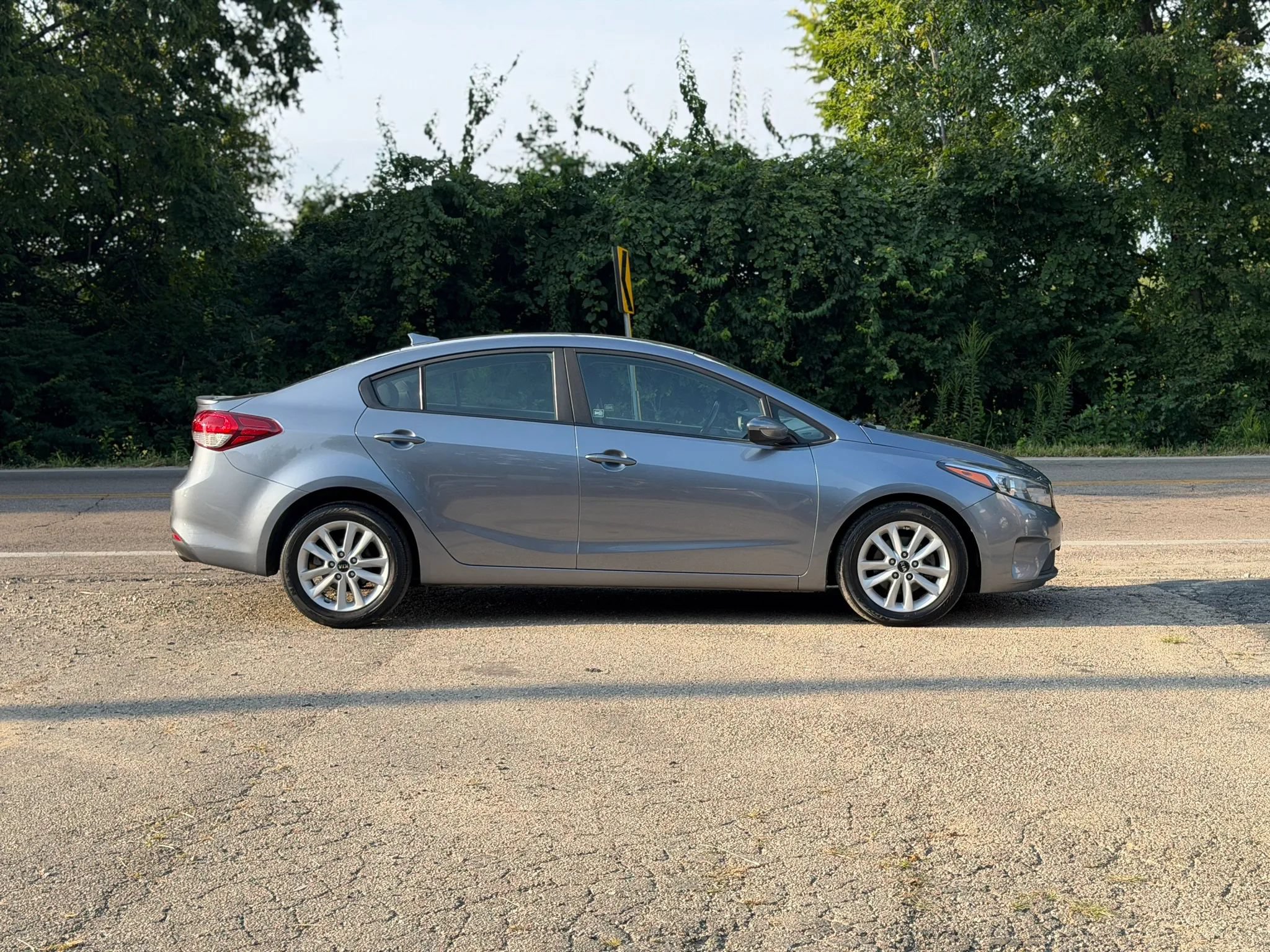 Used 2017 Kia Forte S FWD image 4