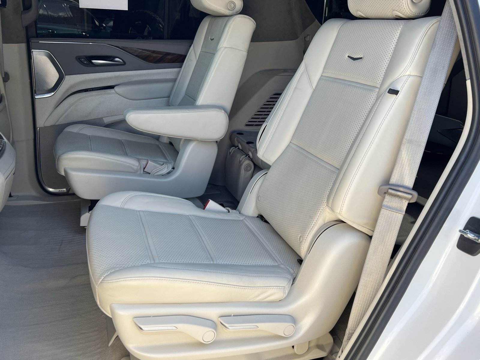 Used 2024 Cadillac Escalade Sport Platinum w/ LPO, Floor Liner Package AWD/4WD image 29