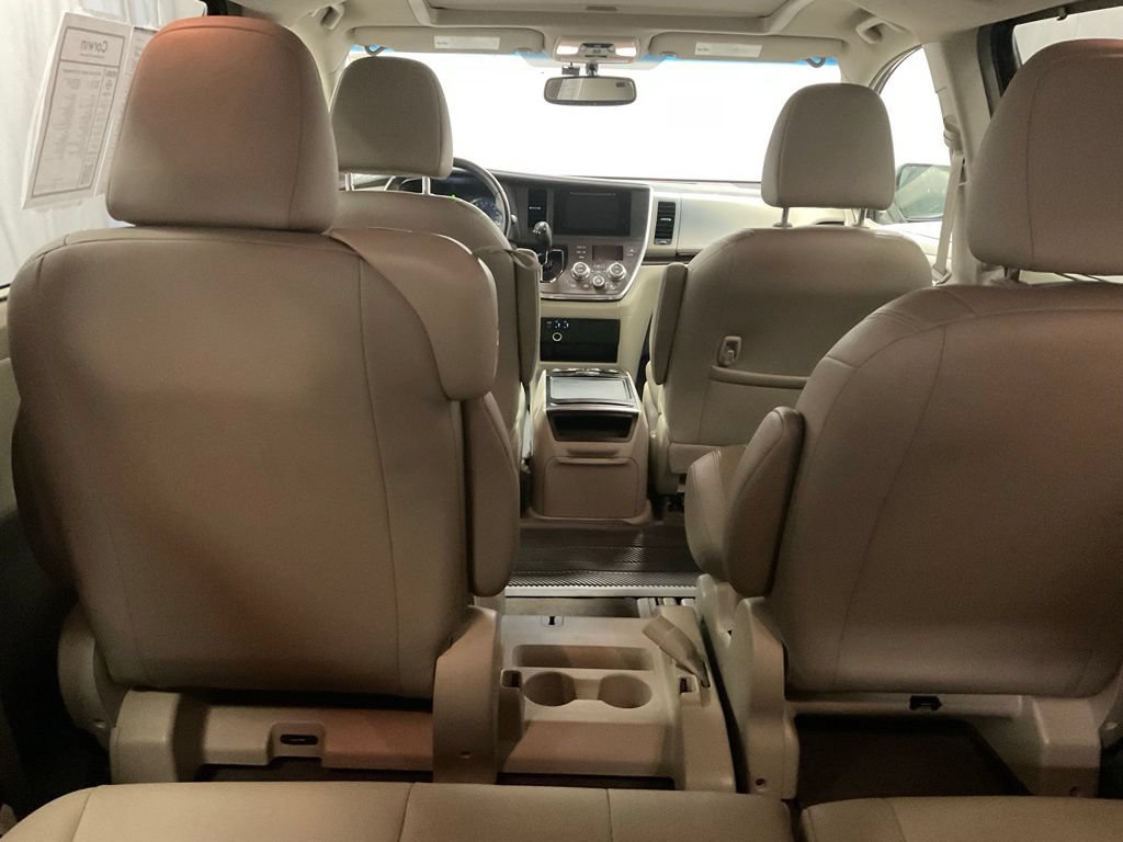 Used 2015 Toyota Sienna XLE FWD image 29