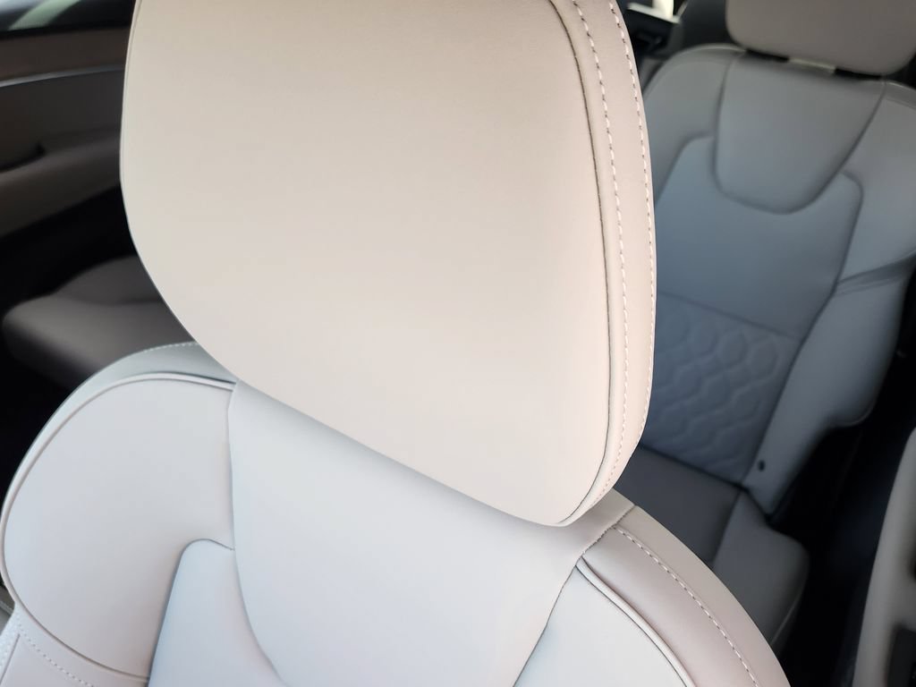 New 2026 Volvo XC90 T8 Plus w/ Protection Package Premier AWD/4WD image 6