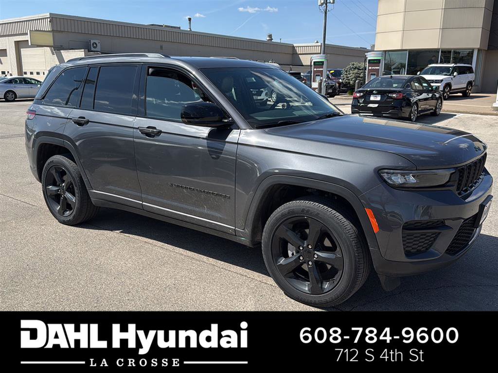 Used 2024 Jeep Grand Cherokee Altitude AWD/4WD video 1