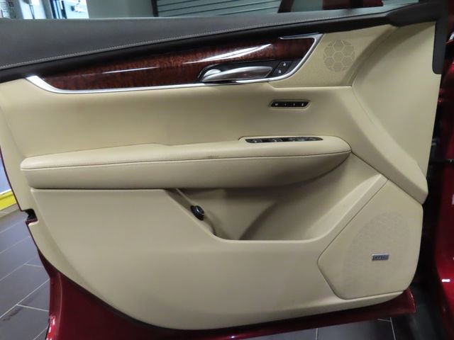 Used 2019 Cadillac XT5 Premium Luxury w/ Driver Assist Package FWD image 9