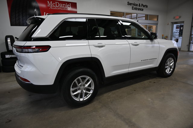Used 2023 Jeep Grand Cherokee Laredo w/ Luxury Tech Group I AWD/4WD image 5