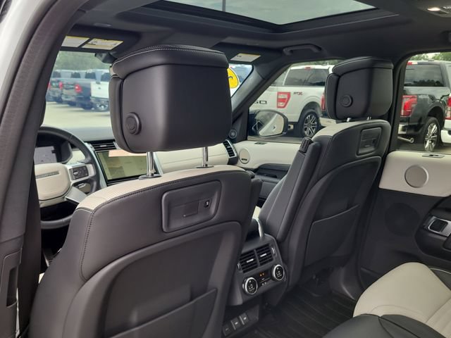 Used 2023 Land Rover Discovery Metropolitan Edition AWD/4WD image 15