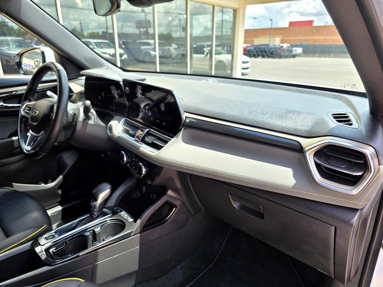 Used 2024 Chevrolet TrailBlazer ACTIV w/ Driver Confidence Package image 18