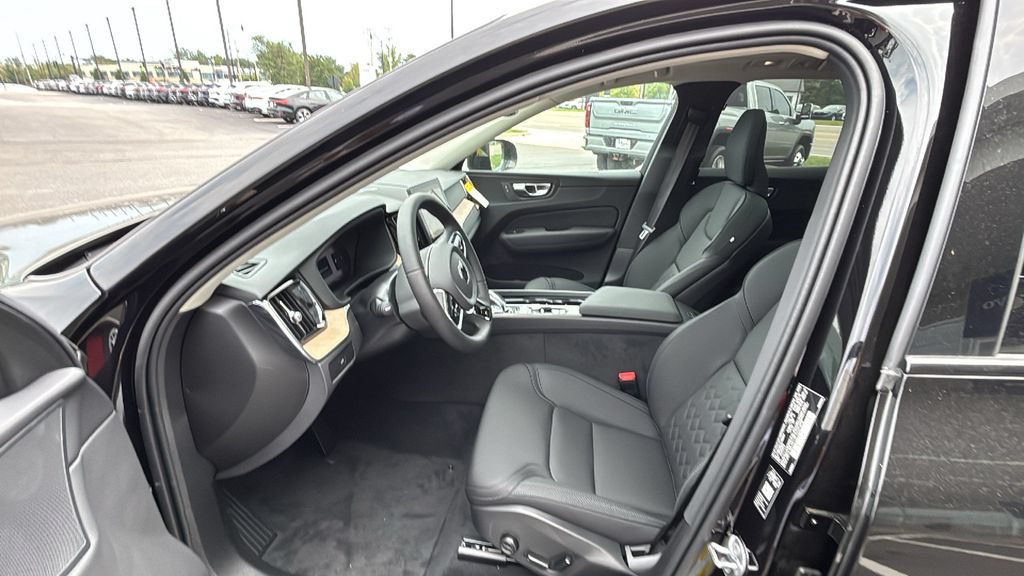 New 2026 Volvo XC60 B5 Plus w/ Protection Package Premier AWD/4WD image 24