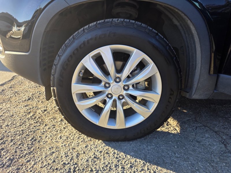 Used 2011 Kia Sorento EX w/ Premium Pkg image 35