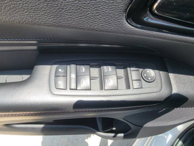 Used 2022 Dodge Durango R/T w/ Blacktop Package AWD/4WD image 18