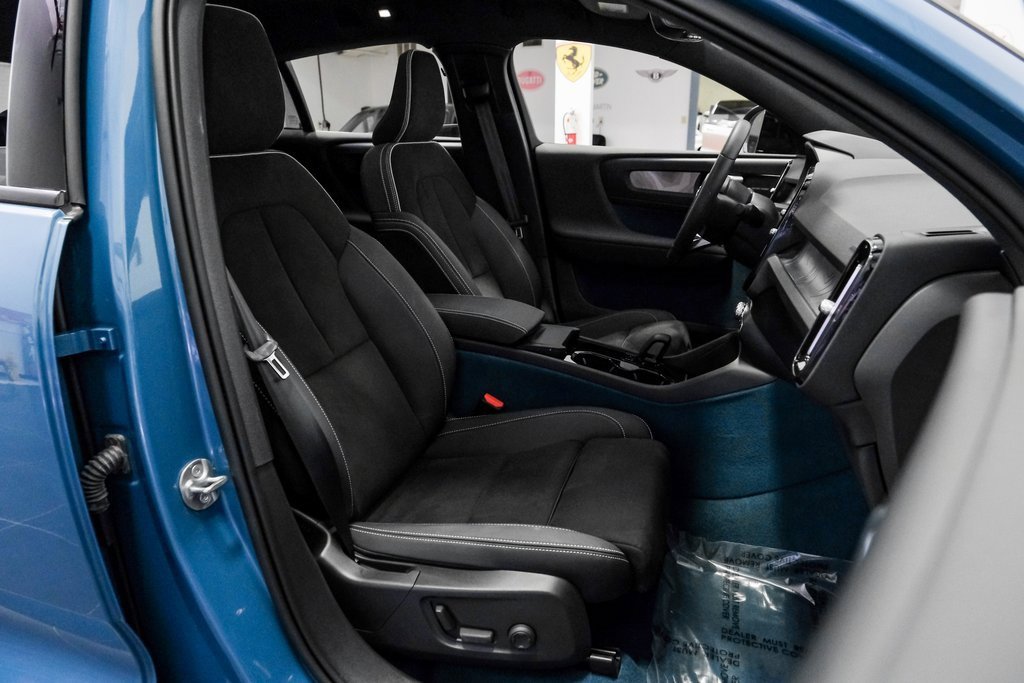 Used 2023 Volvo C40 P8 Recharge Ultimate image 37