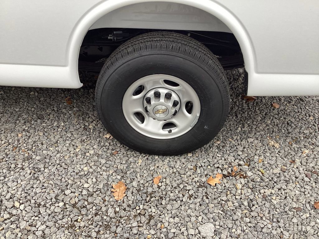 New 2025 Chevrolet Express 2500 image 24