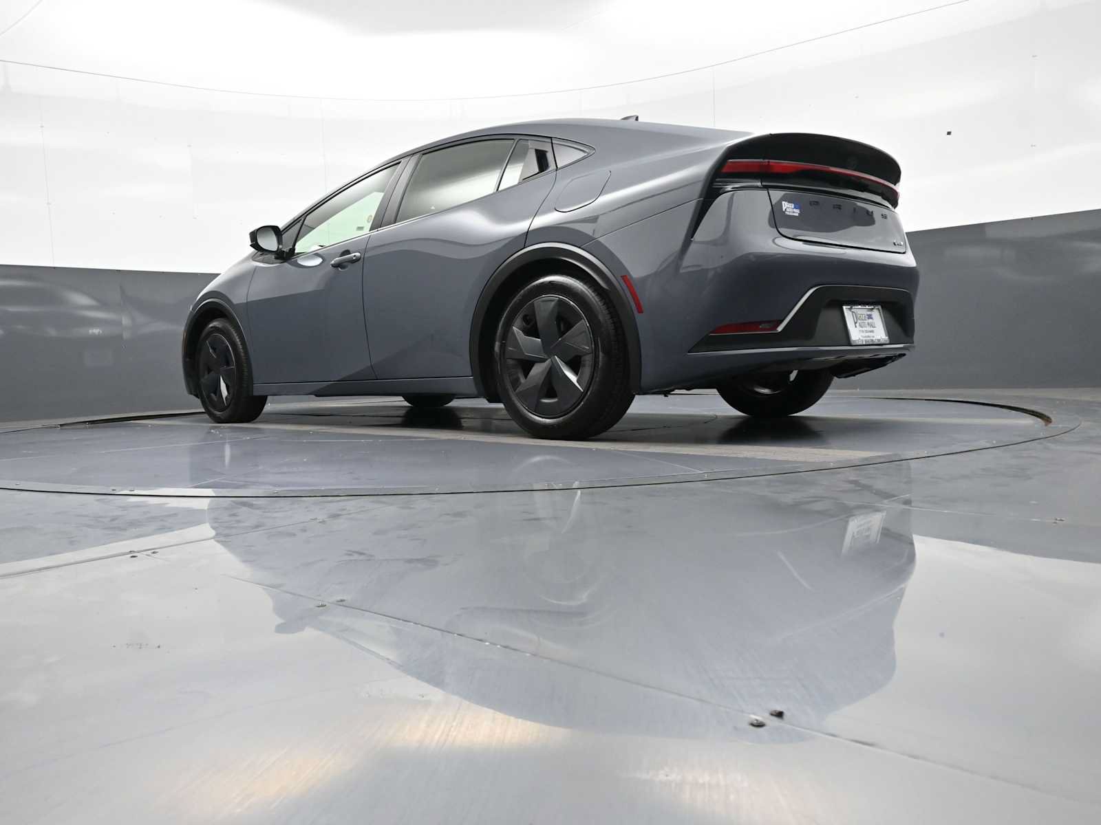 Certified 2025 Toyota Prius LE FWD image 31