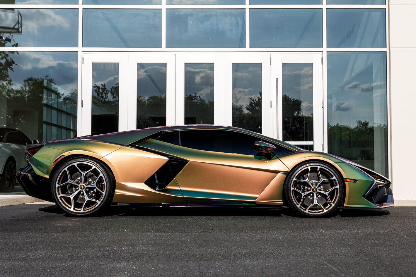 Used 2024 Lamborghini Revuelto AWD/4WD image 18