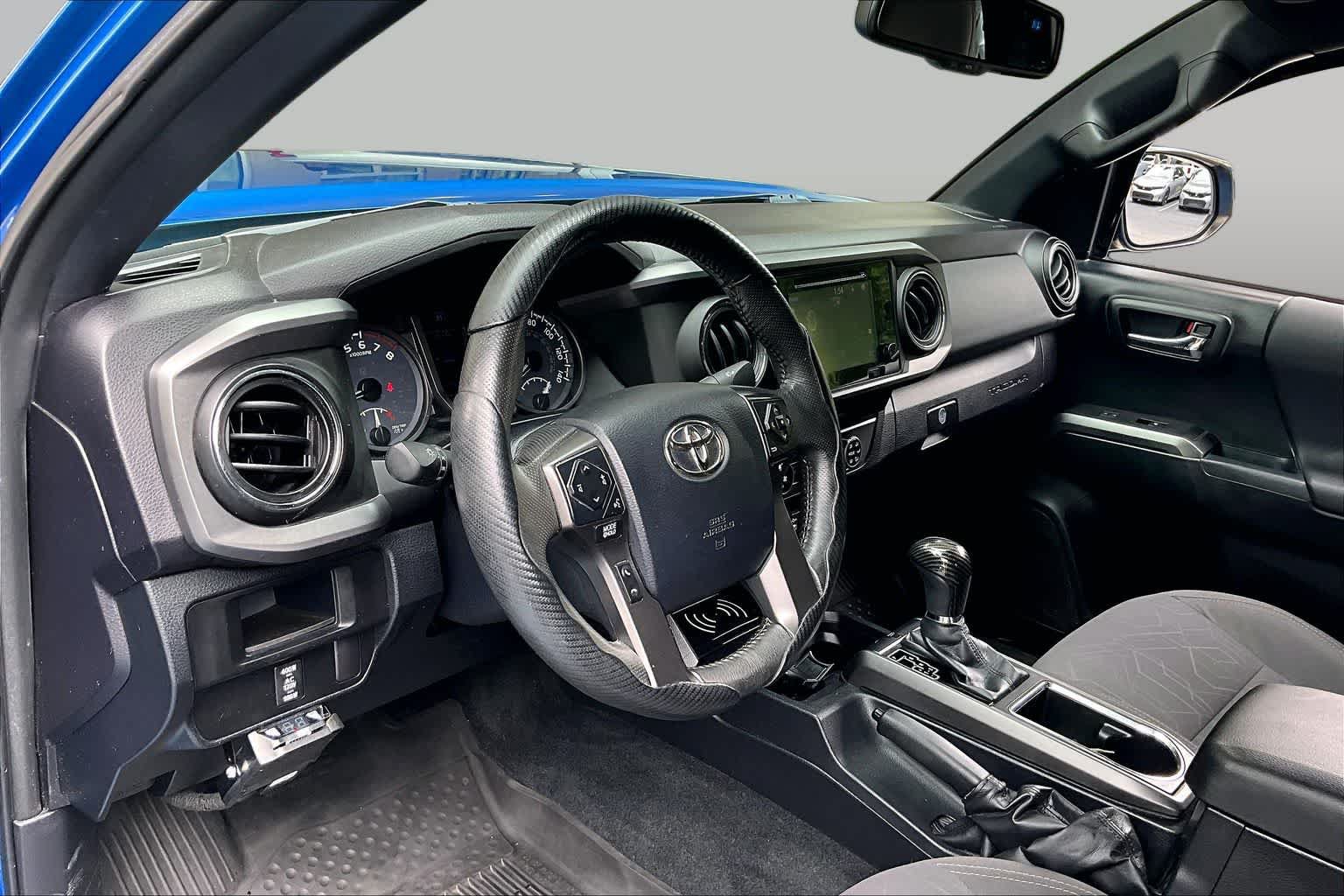 Used 2017 Toyota Tacoma TRD Off-Road w/ Tow Package AWD/4WD image 15