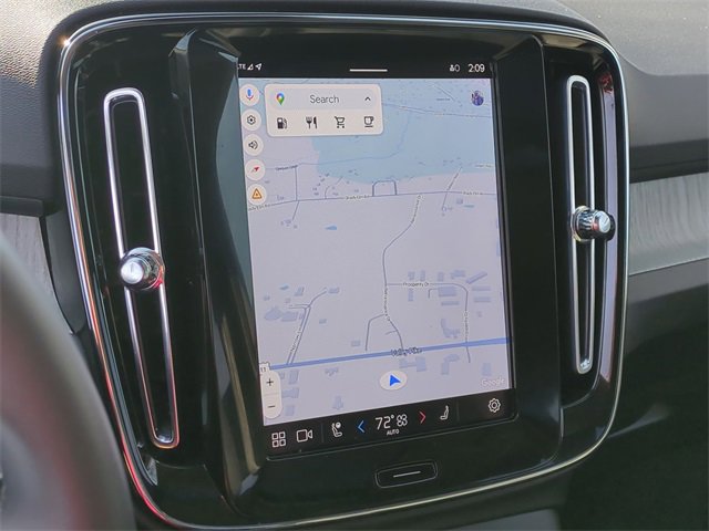 Used 2025 Volvo XC40 B5 Plus image 11