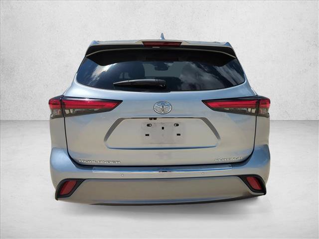 Used 2023 Toyota Highlander Platinum FWD image 6