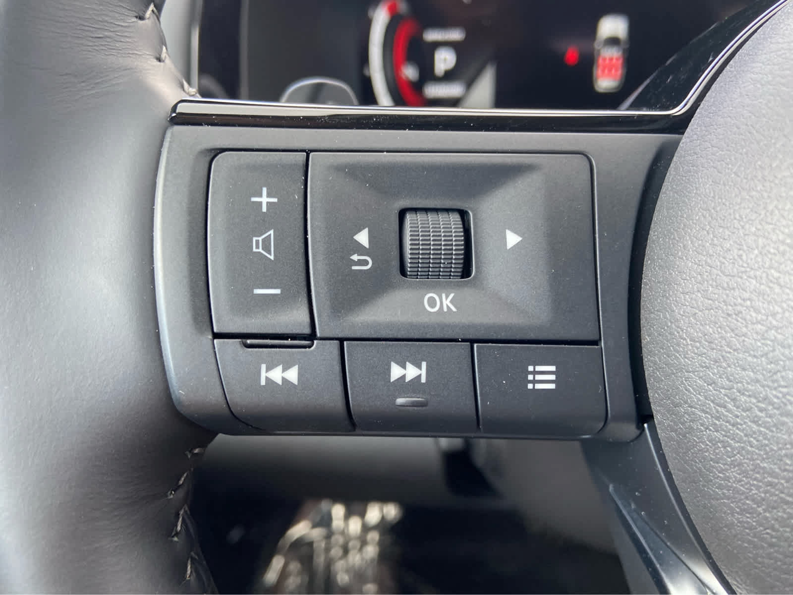 Used 2025 Nissan Pathfinder Platinum w/ Cargo Package FWD image 24