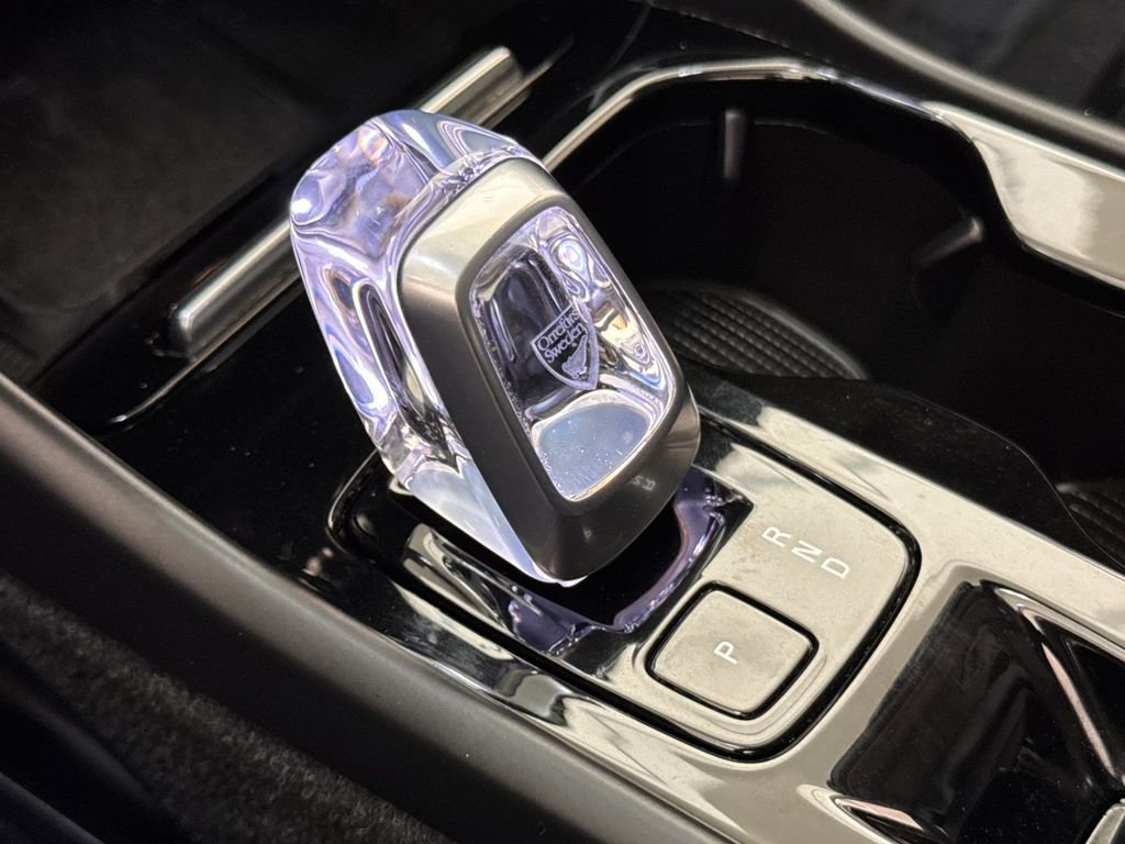 Certified 2023 Volvo XC40 B5 Ultimate w/ Climate Package image 21