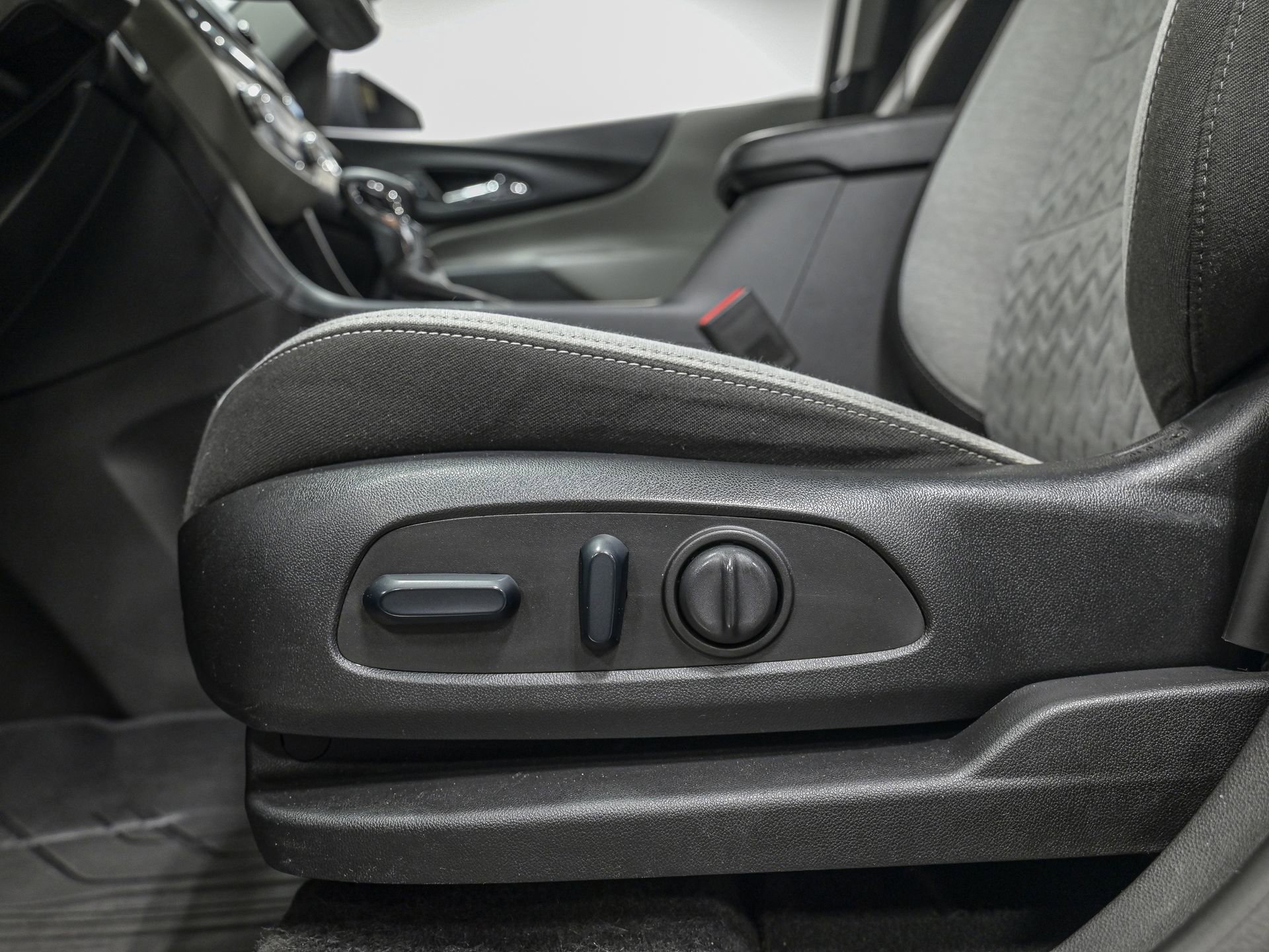 Used 2024 Chevrolet Equinox LS w/ LS Convenience Package image 14