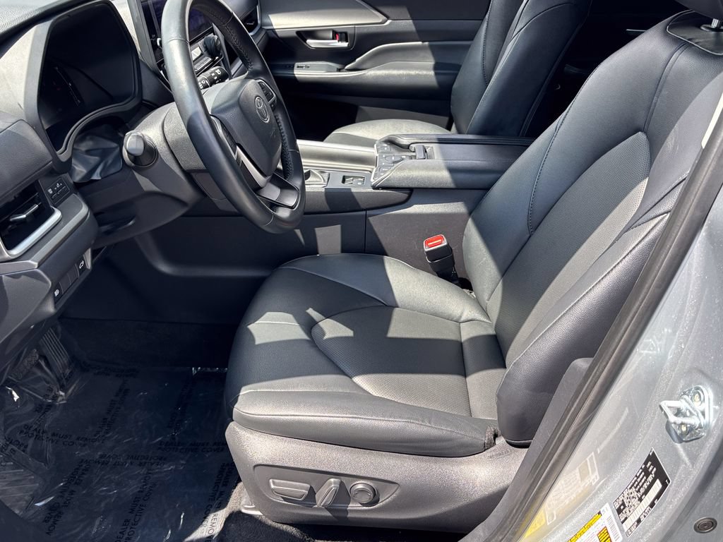 Used 2025 Toyota Grand Highlander AWD image 19