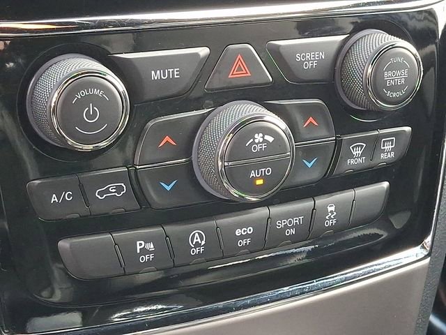 Used 2019 Jeep Grand Cherokee Laredo w/ Laredo X Package image 15