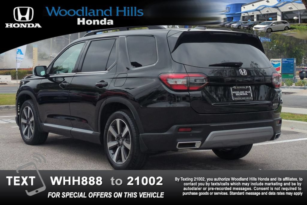 Used 2025 Honda Pilot Touring image 7
