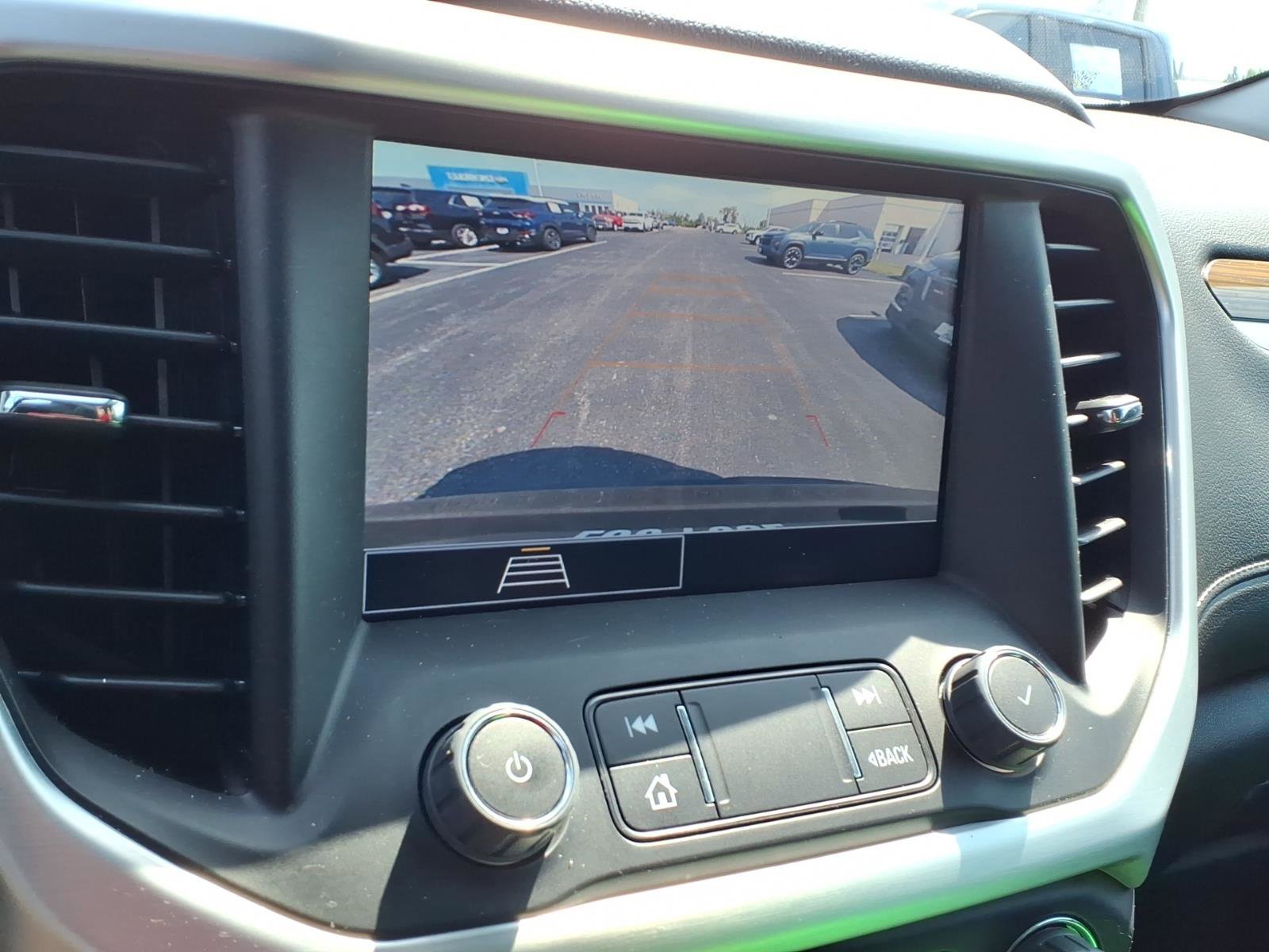 Used 2023 GMC Acadia SLE AWD/4WD image 13