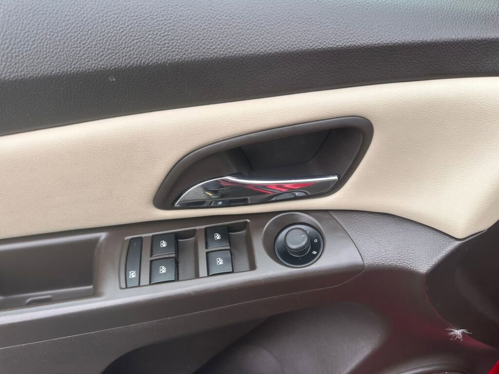 Used 2014 Chevrolet Cruze LT image 11