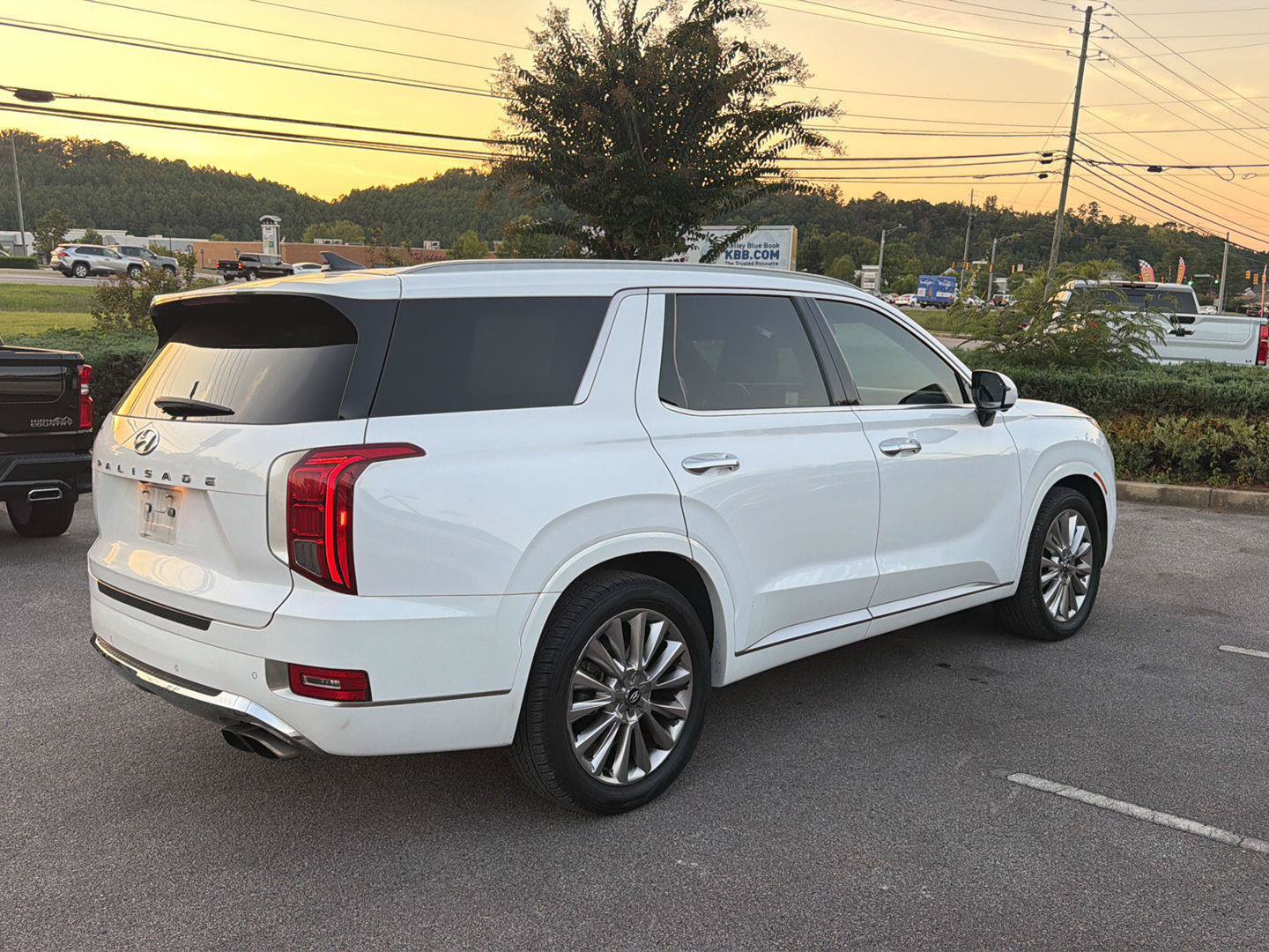 Used 2020 Hyundai Palisade Limited FWD image 3