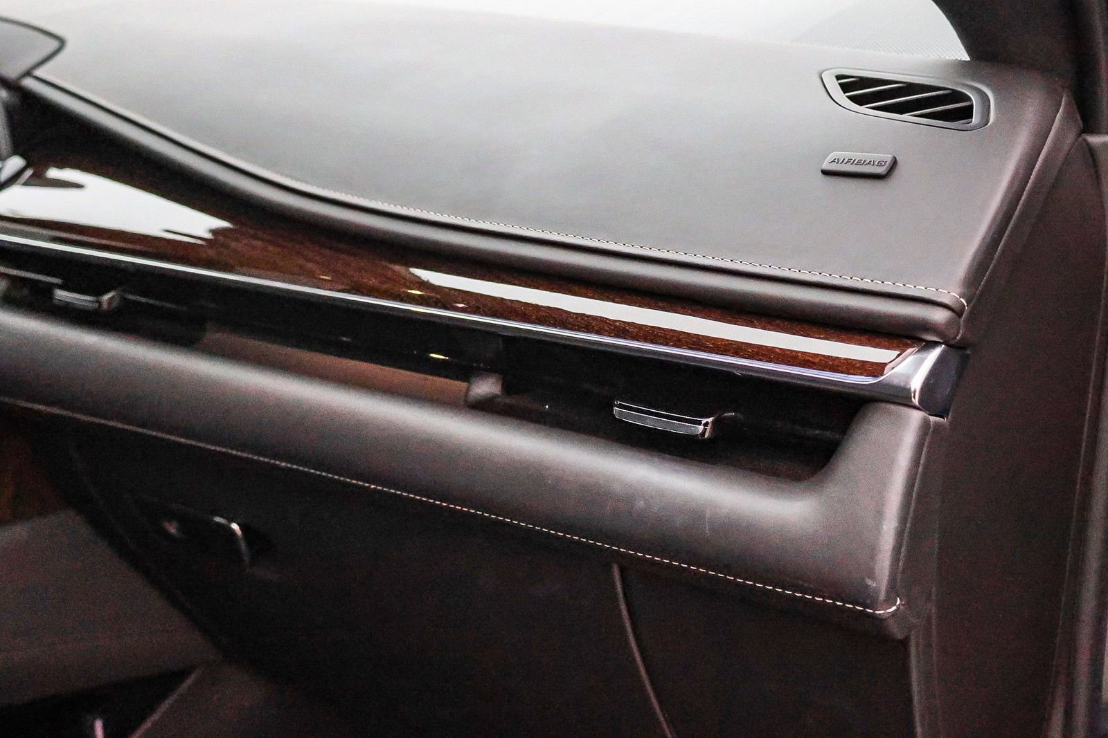 Used 2023 Cadillac Escalade Sport Platinum w/ LPO, ONYX Package image 18