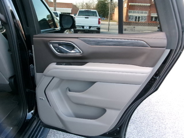 Used 2023 GMC Yukon SLT w/ SLT Premium Package image 14