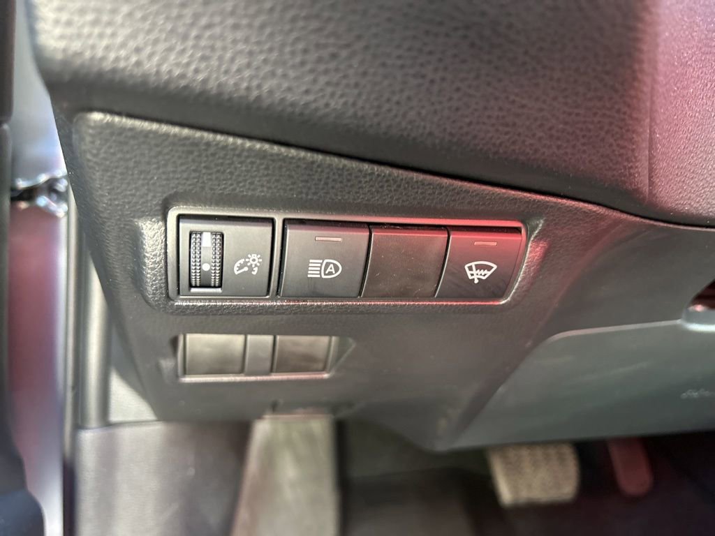 Used 2025 Toyota Corolla Cross LE AWD/4WD image 22